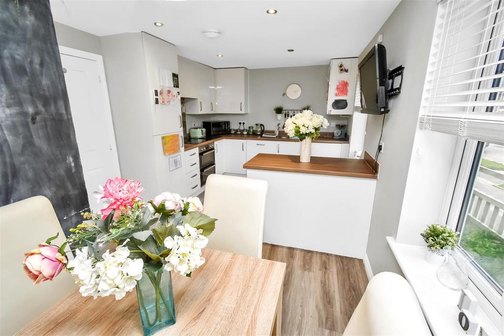 Merlin Road, Corby NN17 3 bed semidetached house for sale £260,000