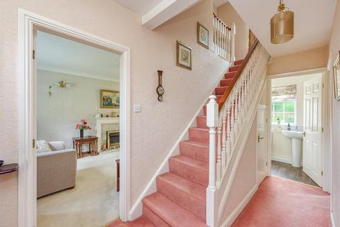 14 Heath House Drive, Wombourne, Wolverhampton, WV5 8EZ
