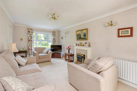 14 Heath House Drive, Wombourne, Wolverhampton, WV5 8EZ