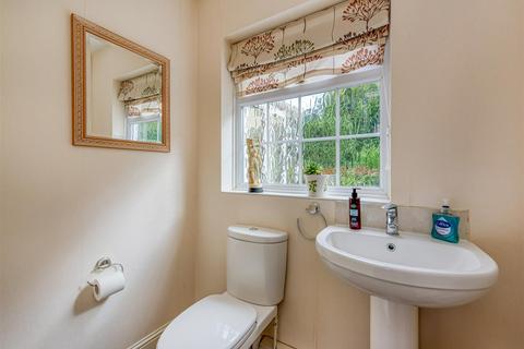 14 Heath House Drive, Wombourne, Wolverhampton, WV5 8EZ