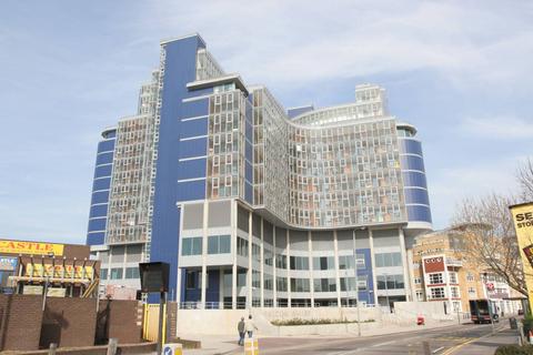 2 bedroom flat to rent, Falcon Wharf, Battersea, London, SW11