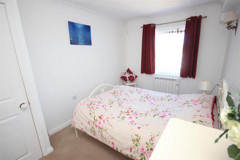 2 bedroom retirement property for sale, Stratheden Court, Esplanade, Seaford