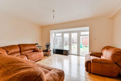 2 Lavender Close, Chingford, London, E4 8AL