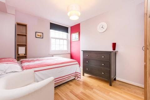 3 bedroom flat to rent, Emlyn Gardens, Wendell Park, London, W12