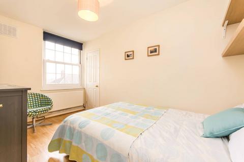 3 bedroom flat to rent, Emlyn Gardens, Wendell Park, London, W12