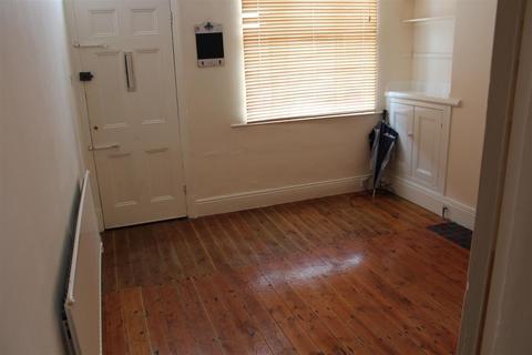 2 bedroom terraced house to rent, Montague Road, Leicester