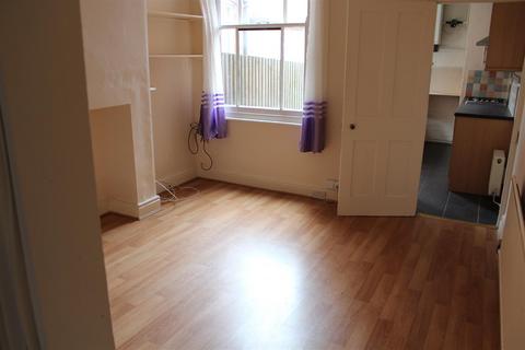 2 bedroom terraced house to rent, Montague Road, Leicester