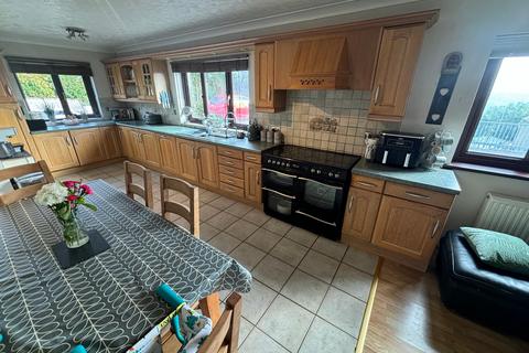 6 bedroom detached bungalow for sale, Llanwenog, Llanybydder, SA40