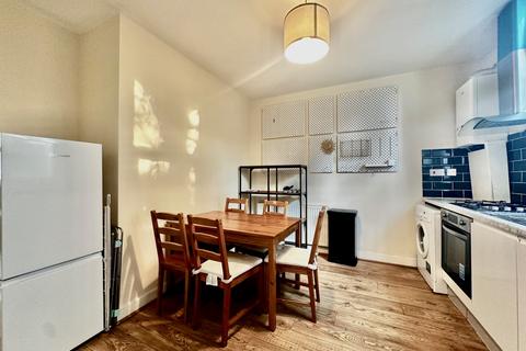 4 bedroom flat to rent, South Lambeth Road, SW8