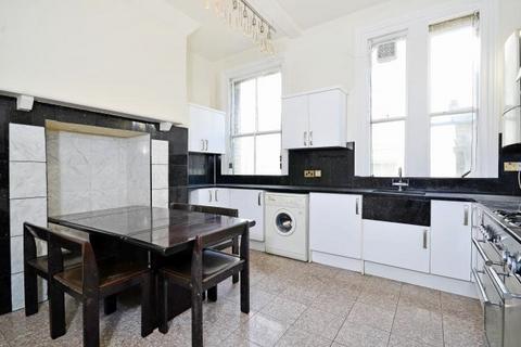 3 bedroom flat for sale, Museum Mansions, Great Russell Street, London, WC1B