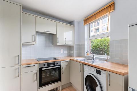 1 bedroom flat for sale, Kingston Road, Raynes Park SW20