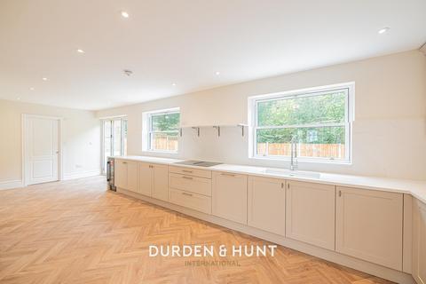 7 Fitzgerald Road, London, E11 2ST