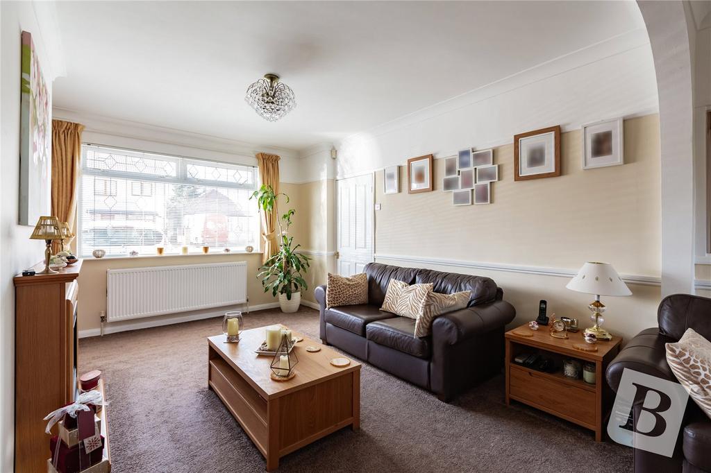 Walden Avenue, Rainham, RM13 3 bed semidetached house for sale £450,000