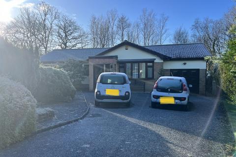 3 bedroom detached bungalow for sale, Woodlands Park, Ammanford, Carmarthenshire.