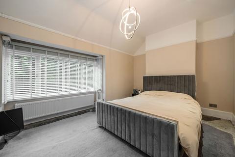 2 Woodcote Grove Road, Coulsdon, CR5 2AA