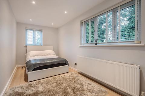 2 Woodcote Grove Road, Coulsdon, CR5 2AA