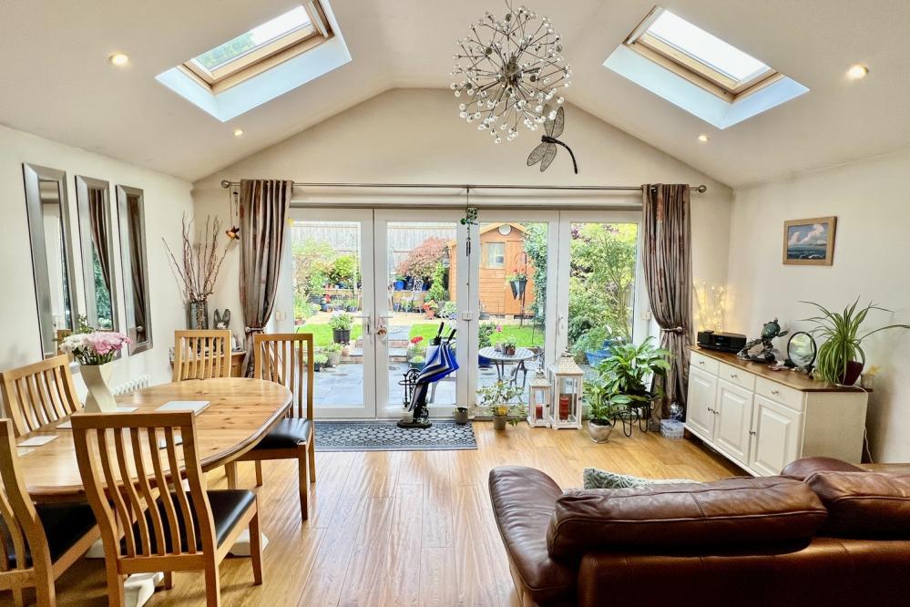 Holm Close, Poulner, Ringwood, BH24 1TD 3 bed semidetached house for