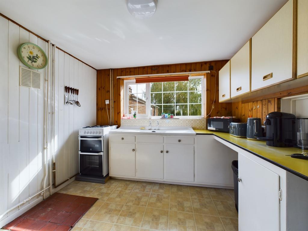 Chestfield, CT5 4 bed detached house to rent £1,800 pcm (£415 pw)