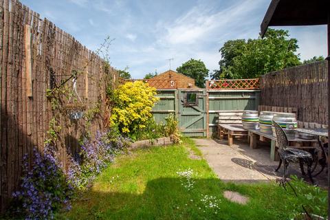 2 bedroom terraced house for sale, Wimblehurst Road, Horsham RH12