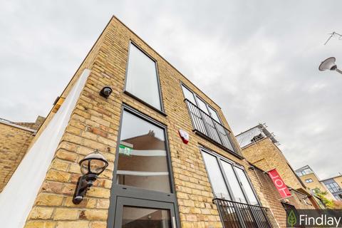 2 bedroom house for sale, Broadway Market Mews, London E8