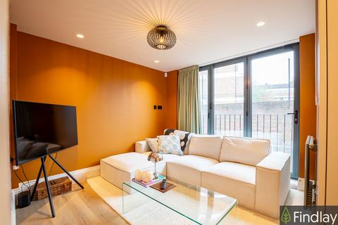 2 bedroom house for sale, Broadway Market Mews, London E8