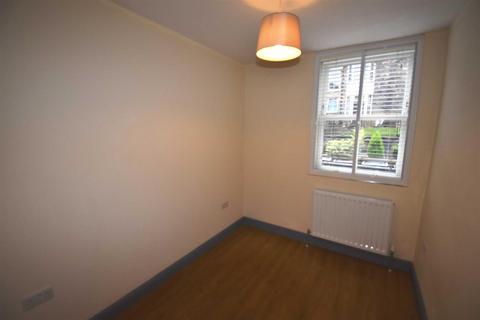 2 bedroom flat to rent, Fairfield Road, Buxton