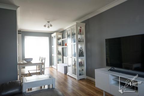 17 Mackenzie Way, Gravesend, DA12 5UH