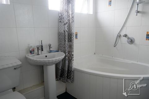 17 Mackenzie Way, Gravesend, DA12 5UH