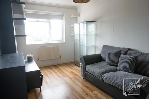 17 Mackenzie Way, Gravesend, DA12 5UH