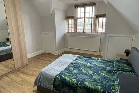 1 bedroom in a house share to rent, Freshford House Lower Addiscombe Road, Croydon