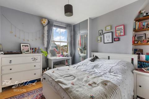 3 bedroom flat for sale, Dalyell Road, London, SW9