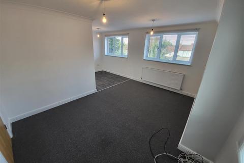 2 bedroom apartment to rent, Chestnut Road, Bristol BS16