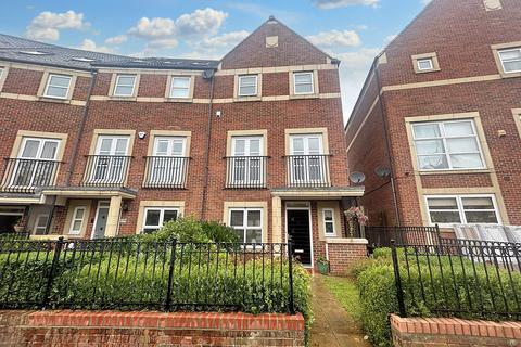 5 bedroom townhouse for sale, Featherstone Grove, Great Park, Newcastle upon Tyne, Tyne and Wear, NE3 5RJ