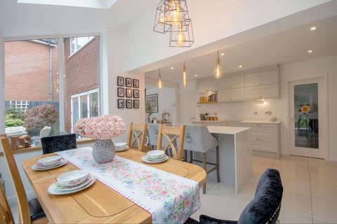 12 Carnoustie Close, Sutton Coldfield, B75 6UW