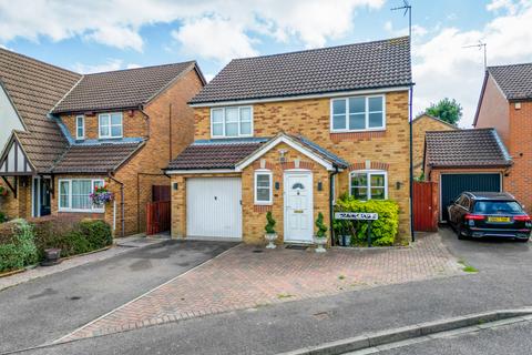 4 bedroom detached house to rent, Graphic Close, Dunstable LU6