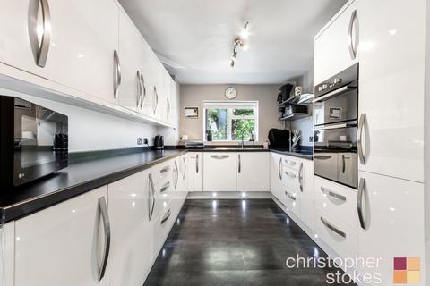 201 Whitefields Road, Cheshunt, Waltham Cross, EN8 0EU