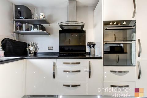 201 Whitefields Road, Cheshunt, Waltham Cross, EN8 0EU