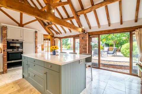 5 bedroom barn conversion for sale, Stonebow Road Drakes Broughton Pershore, Worcestershire, WR10 2AT