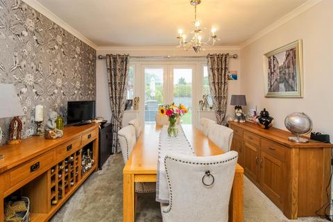 4 Barkers Road, Durkar, Wakefield, WF4 3AR