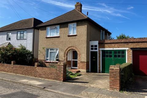 3 bedroom detached house for sale, Fontmell Close, Middx TW15