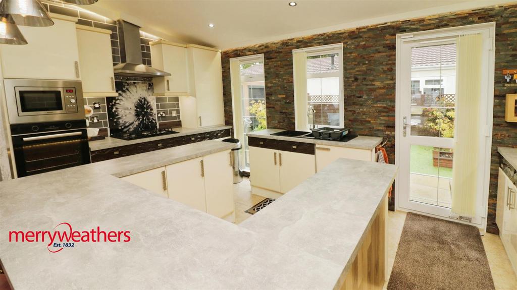 Stunning Dining Kitchen