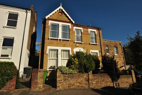 2 bedroom flat to rent, Benson Road, london SE23