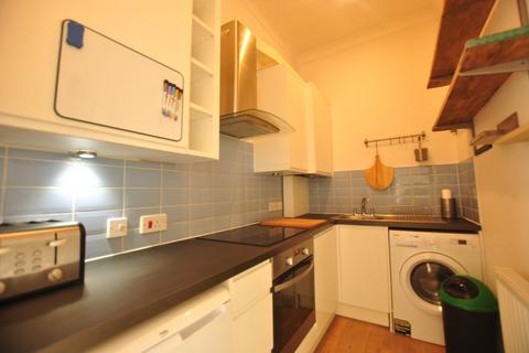 2 bedroom flat to rent, Benson Road, london SE23