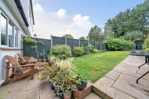 81 The Heights, Northolt, UB5 4BS