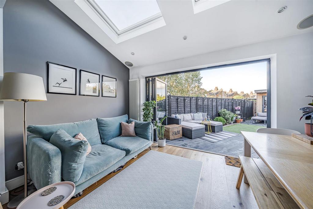 Gordon Road, Surbiton 3 bed terraced house for sale £850,000