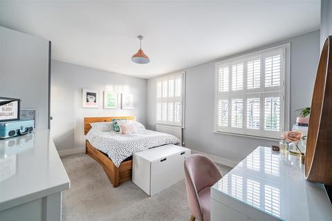 5 Gordon Road, Surbiton, KT5 9AR