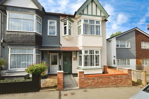 3 bedroom end of terrace house for sale, Ronald Park Avenue, Westcliff-on-sea, SS0