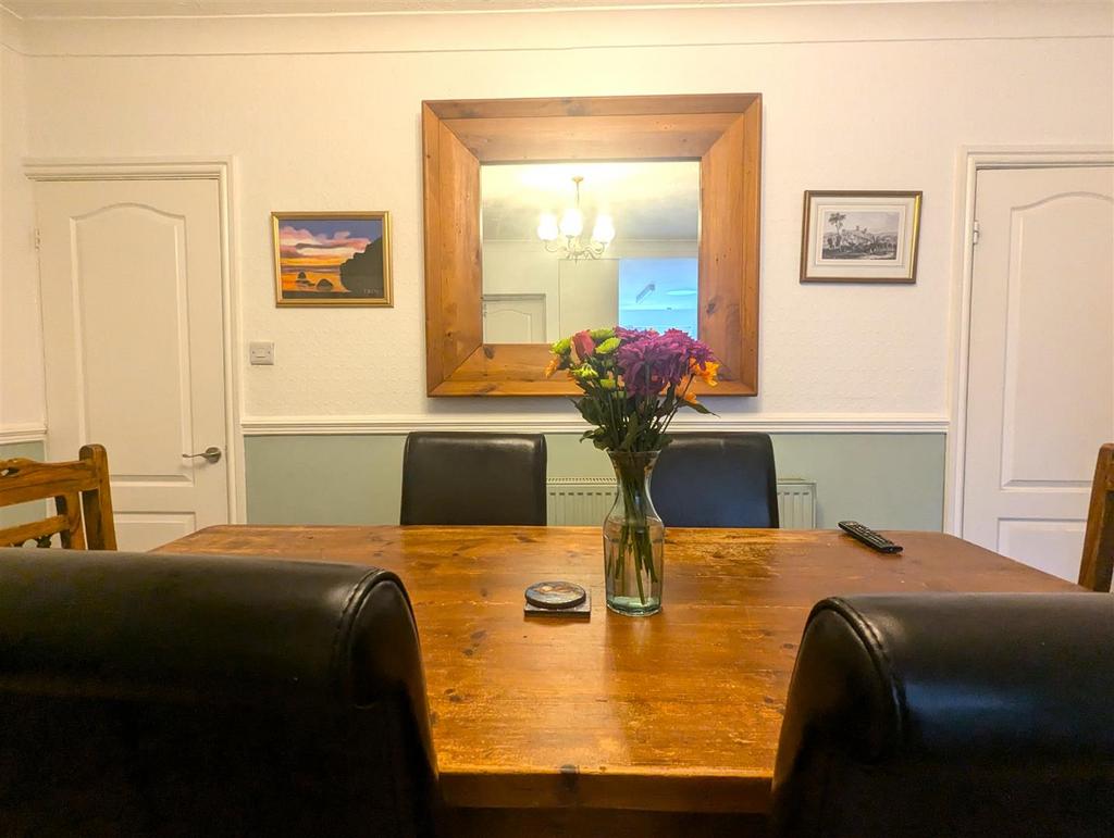 Kitchen/ Dining Area