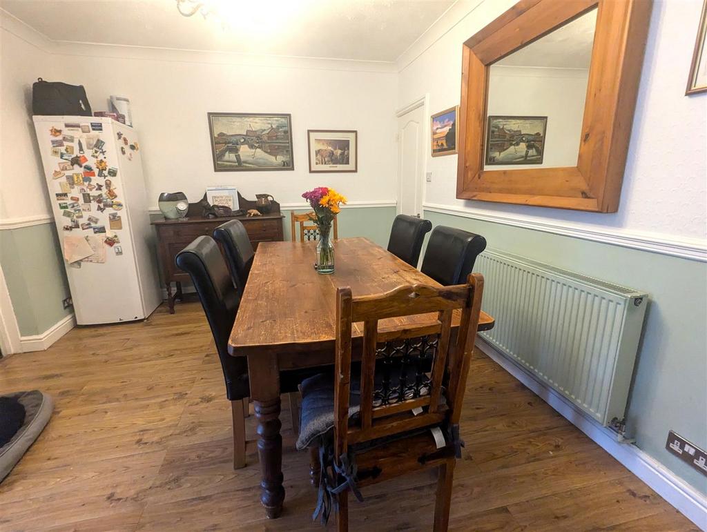 Kitchen/ Dining Area