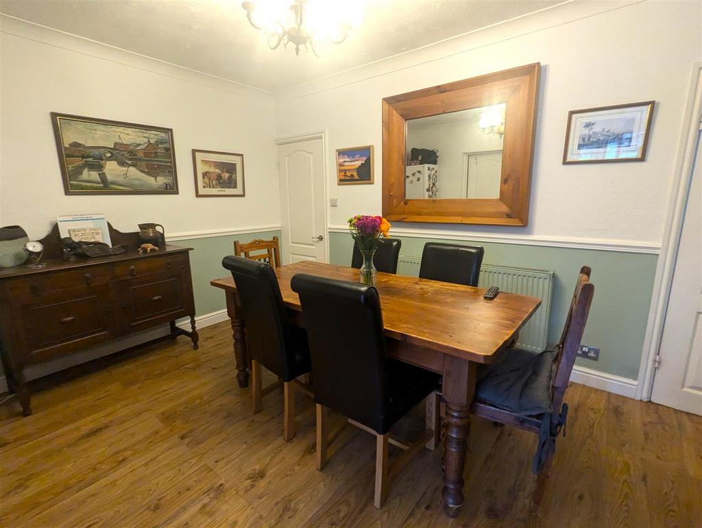 Kitchen/ Dining Area